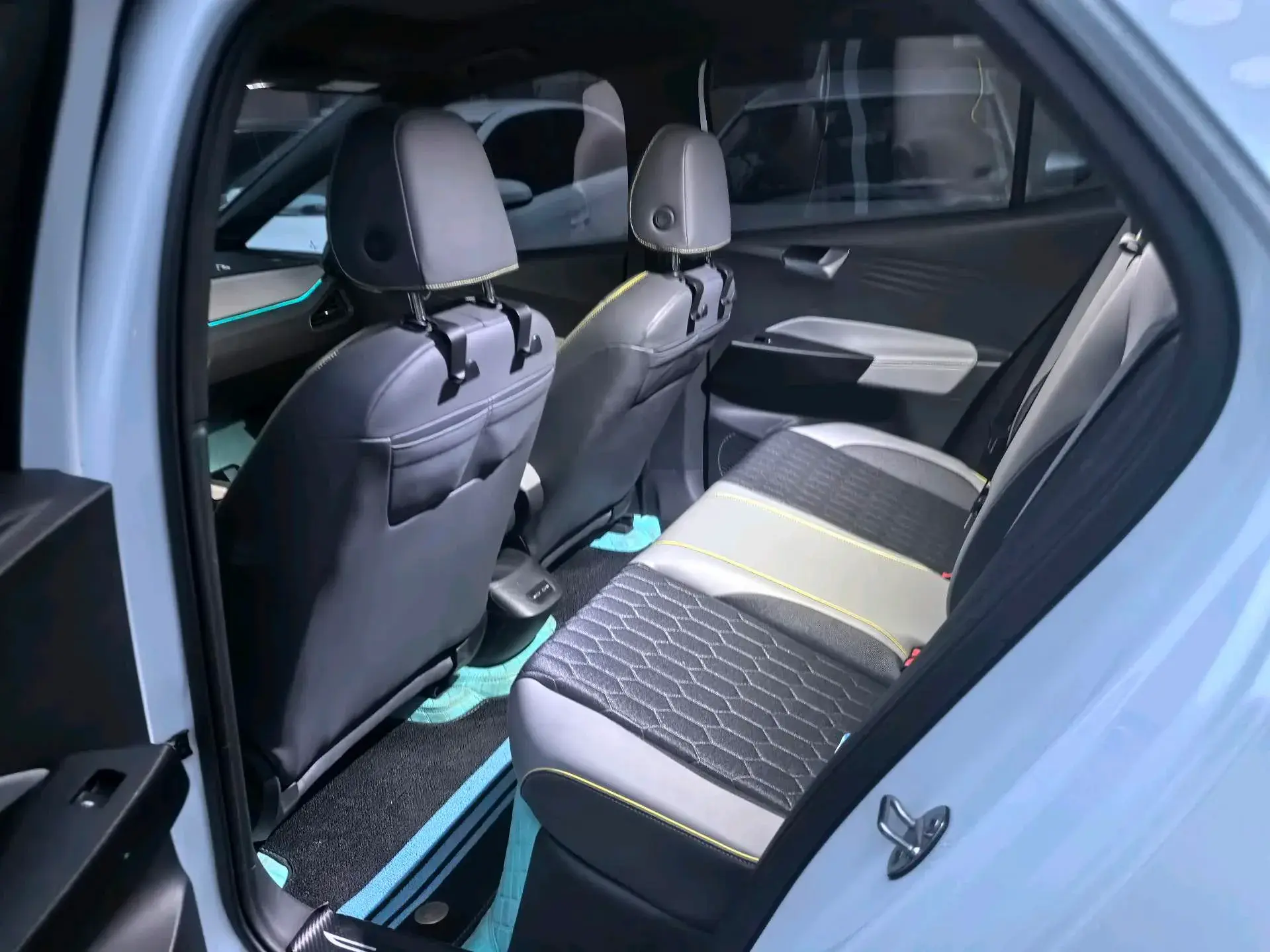 2023 VOLKSWAGEN ID.3 thumbnail 3