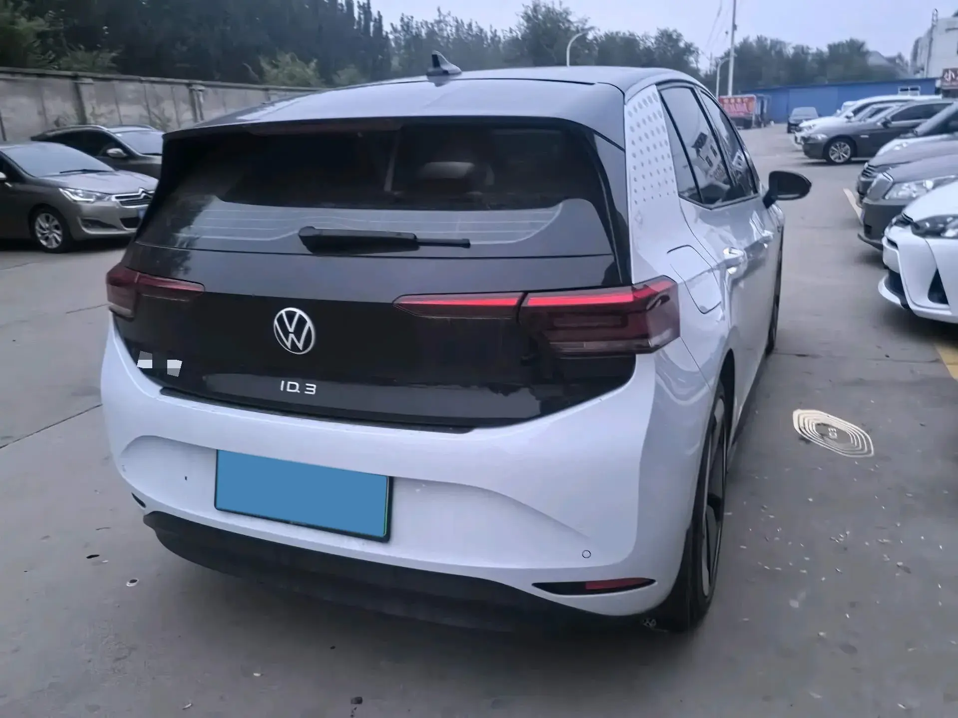 2023 VOLKSWAGEN ID.3 thumbnail 4