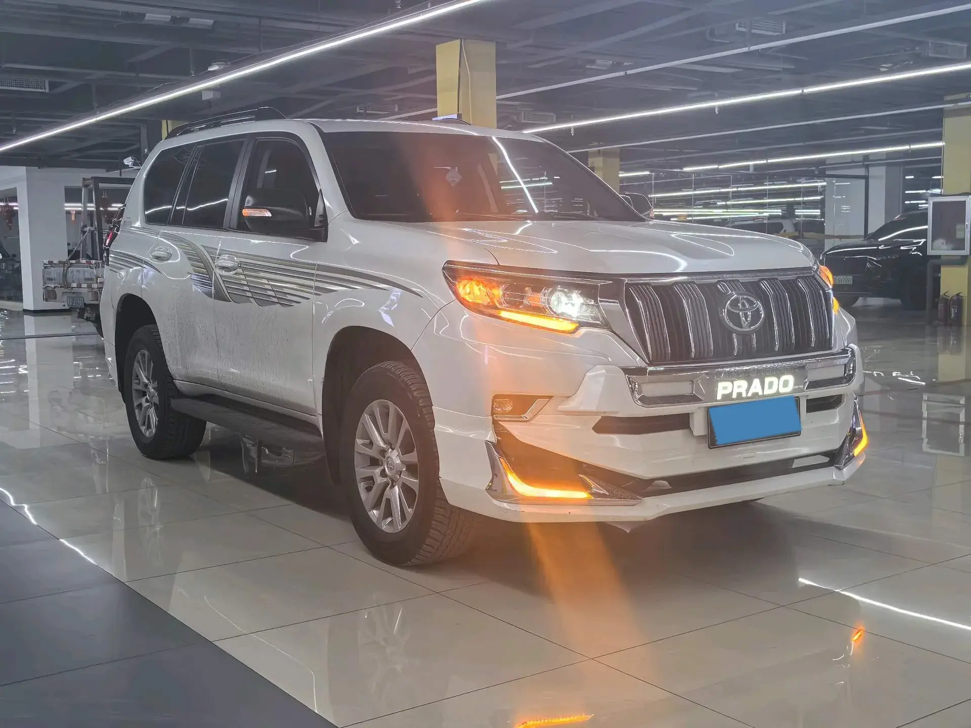 2018 TOYOTA LAND thumbnail 2