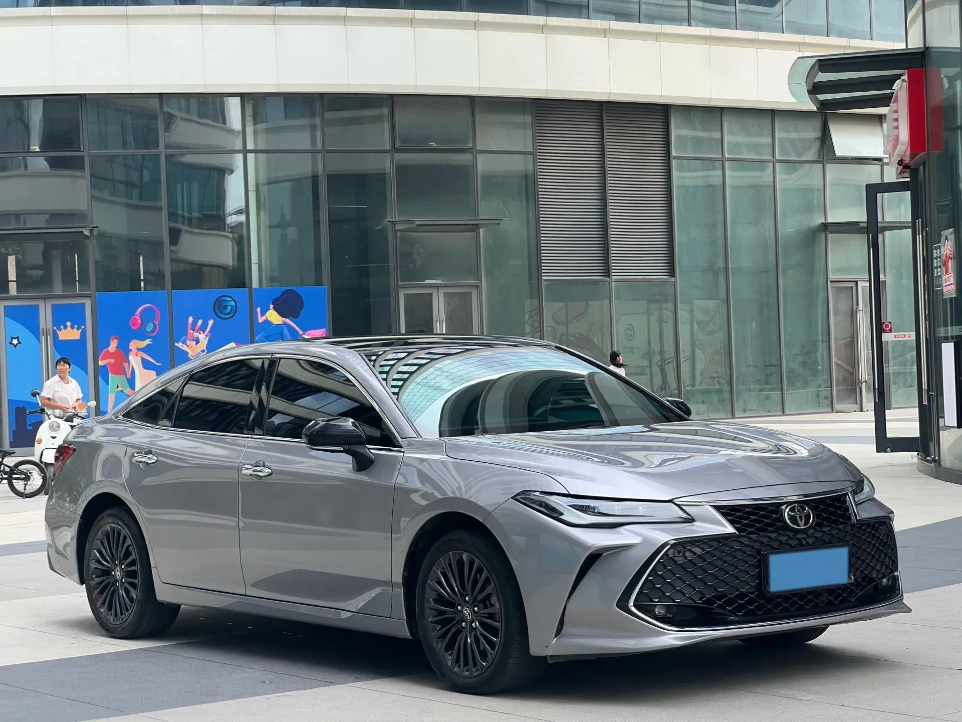 2023 TOYOTA AVALON thumbnail 3