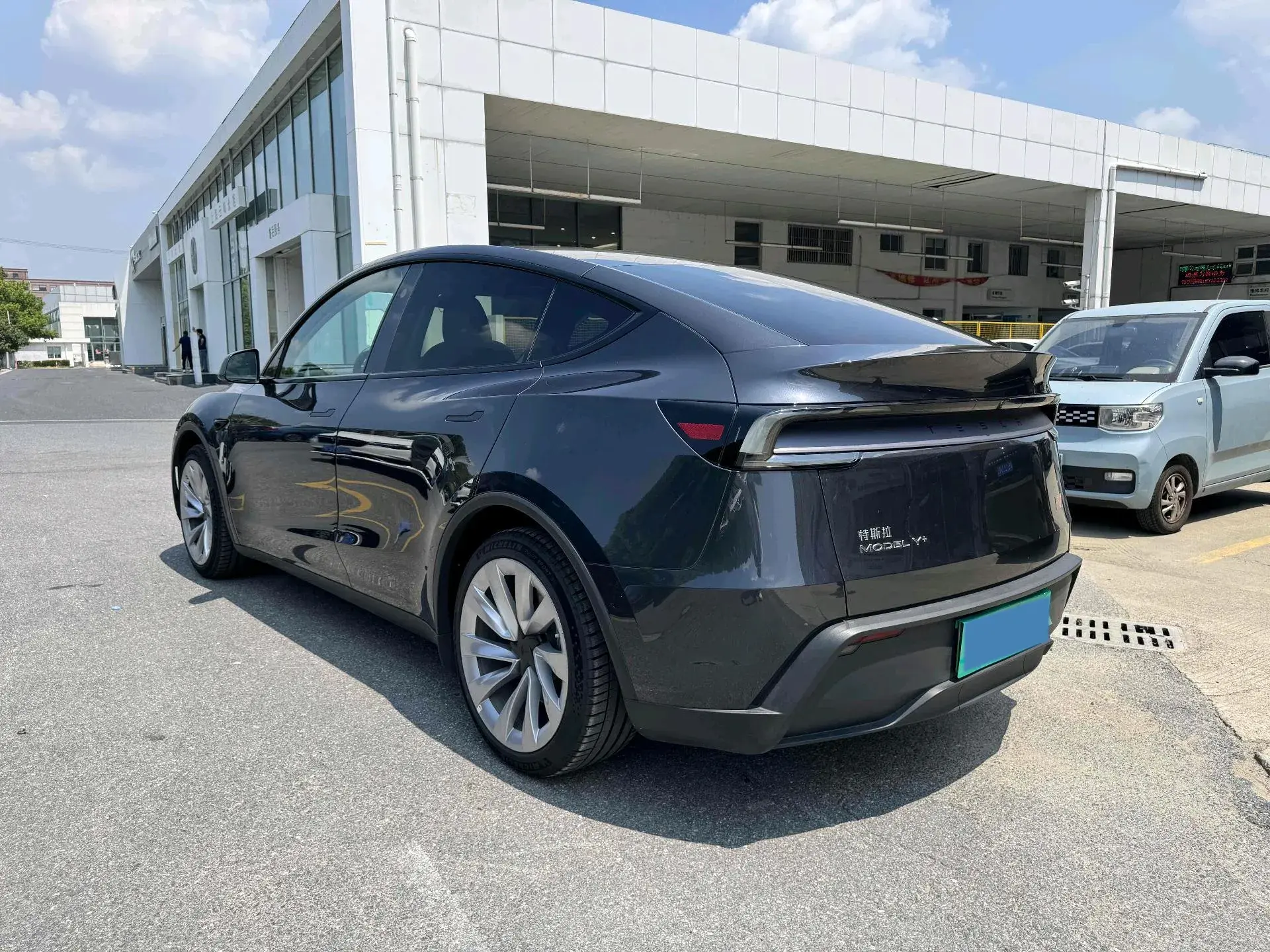 2025 TESLA MODEL thumbnail 4