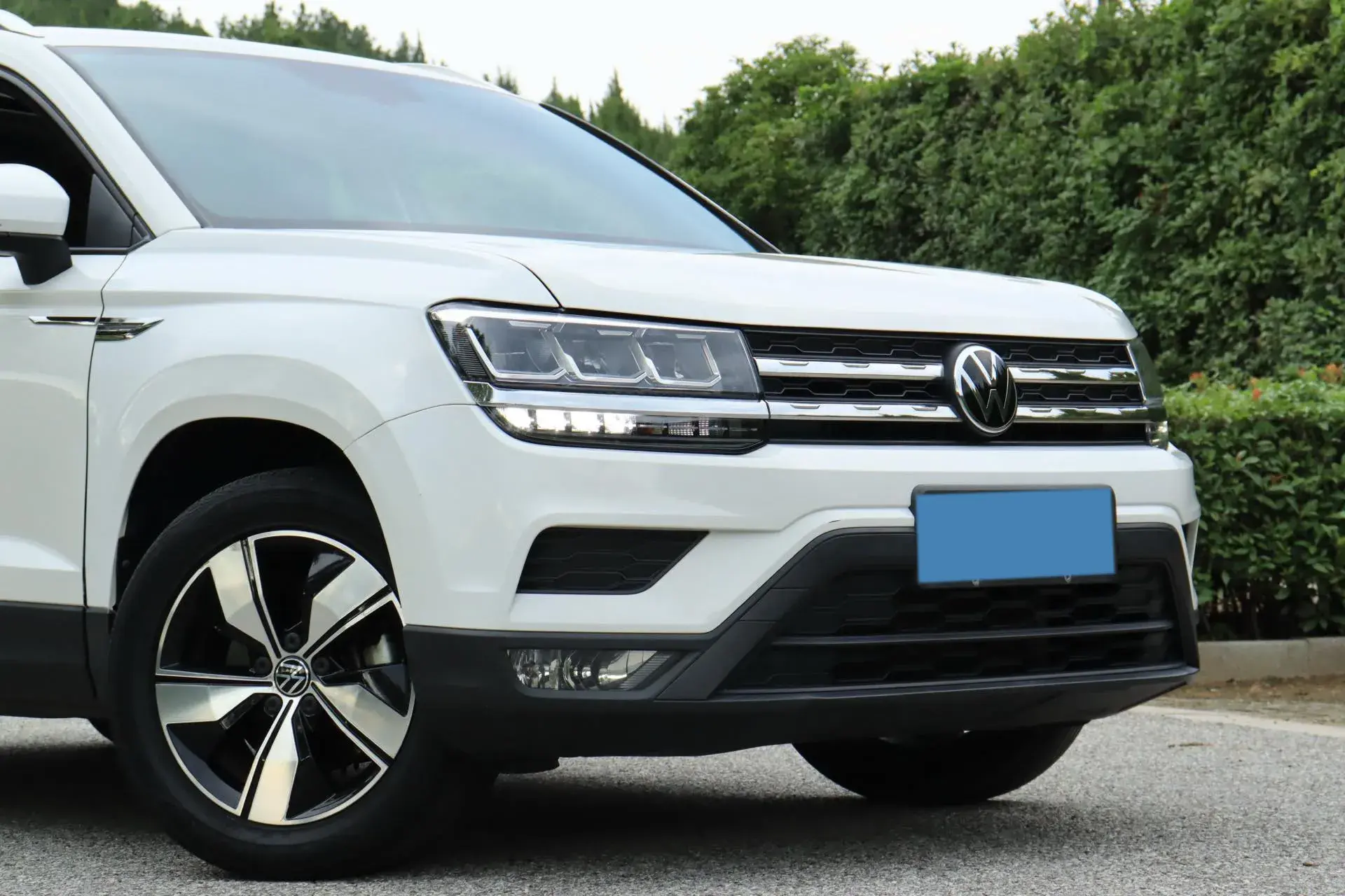 2021 VOLKSWAGEN THARU thumbnail 3