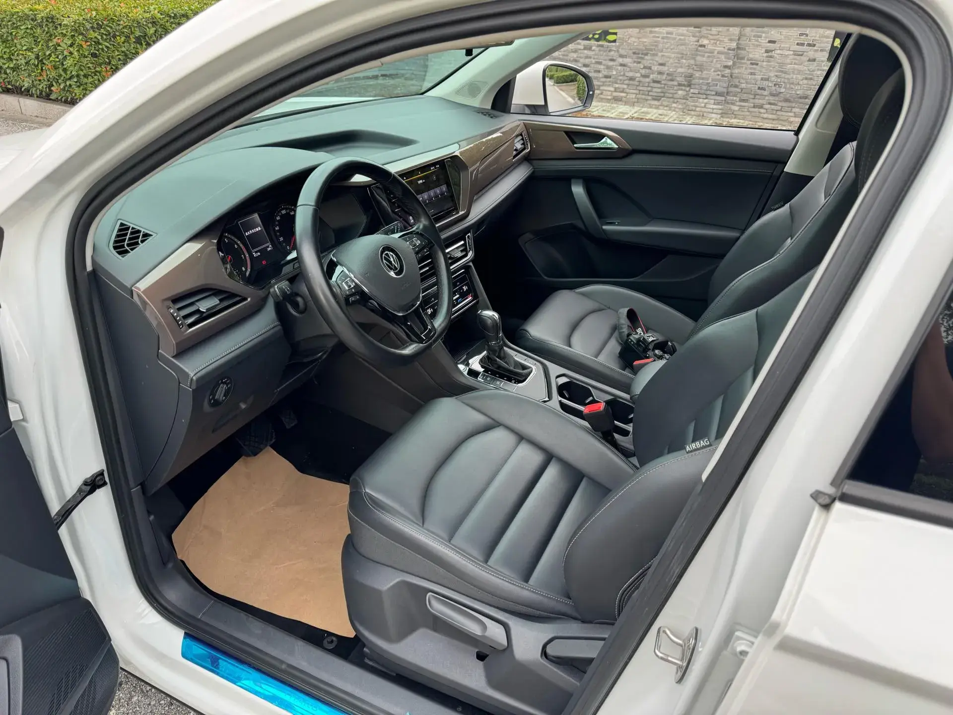 2021 VOLKSWAGEN THARU thumbnail 4