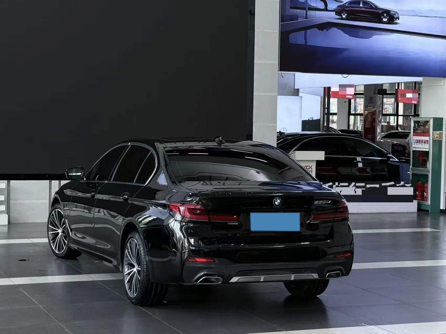 2021 BMW 5 thumbnail 4