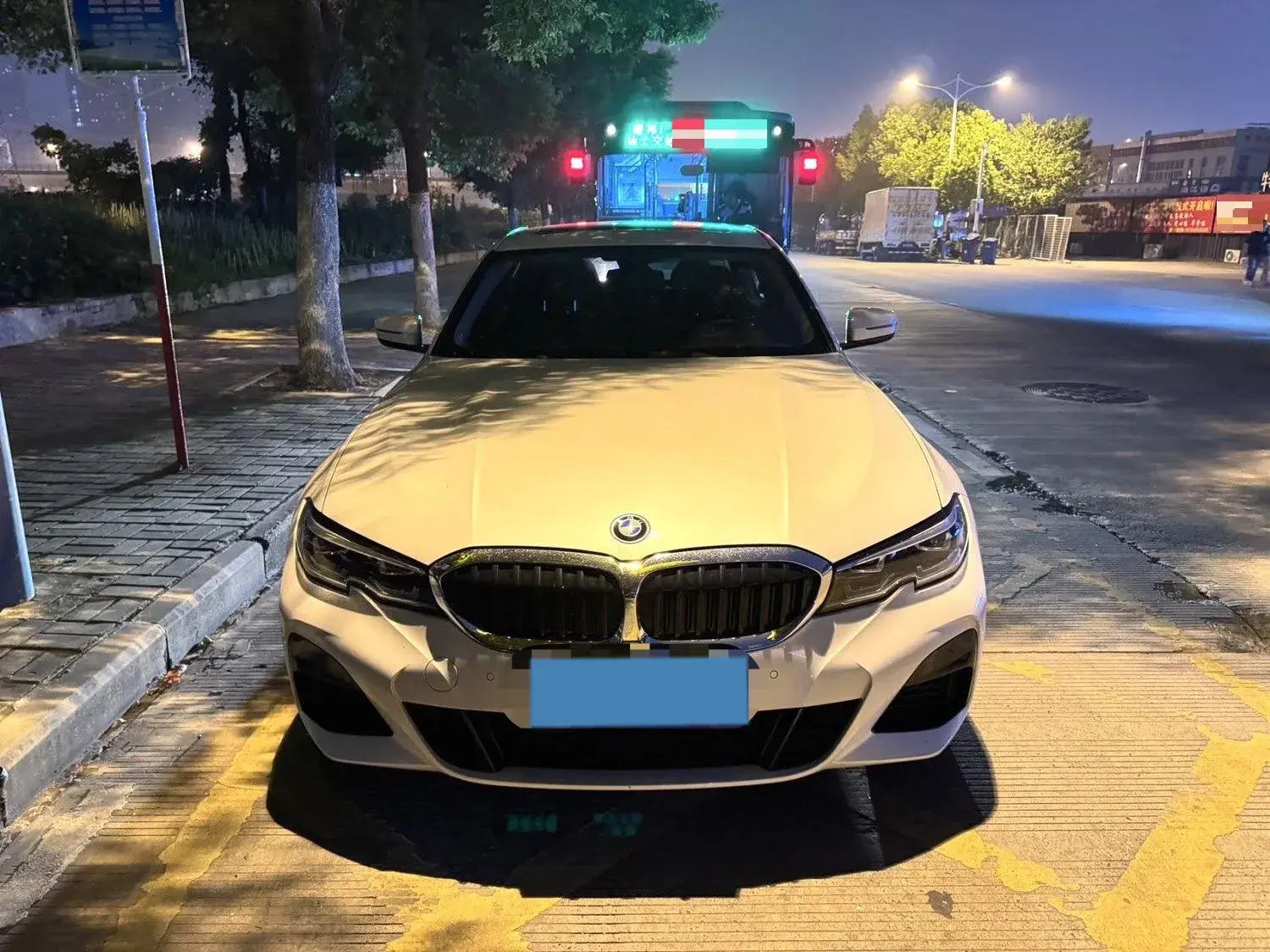 2022 BMW 3 thumbnail 2