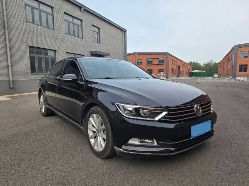 2018 VOLKSWAGEN MAGOTAN thumbnail 3