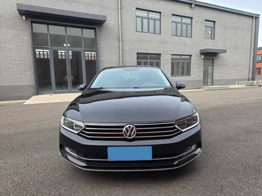 2018 VOLKSWAGEN MAGOTAN thumbnail 2