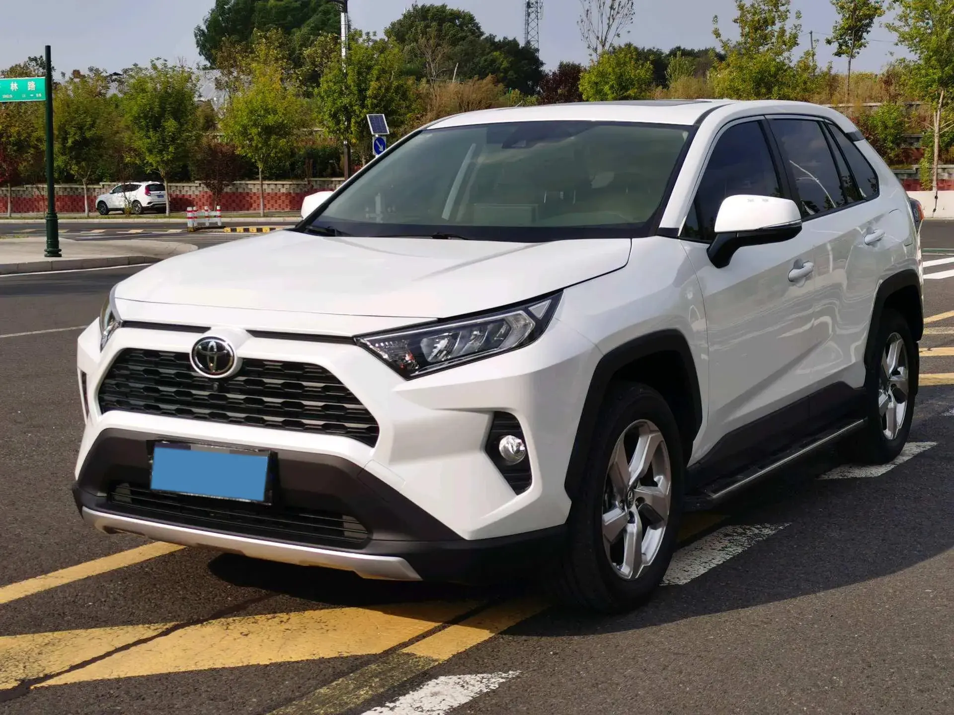 2021 TOYOTA RAV4 view 1