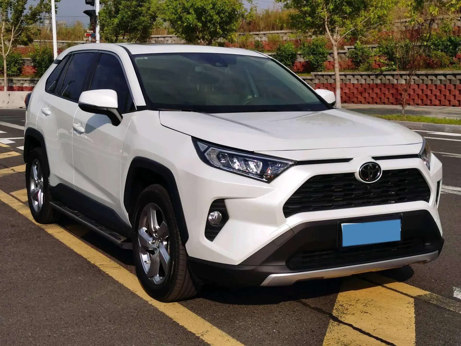 2021 TOYOTA RAV4 thumbnail 3