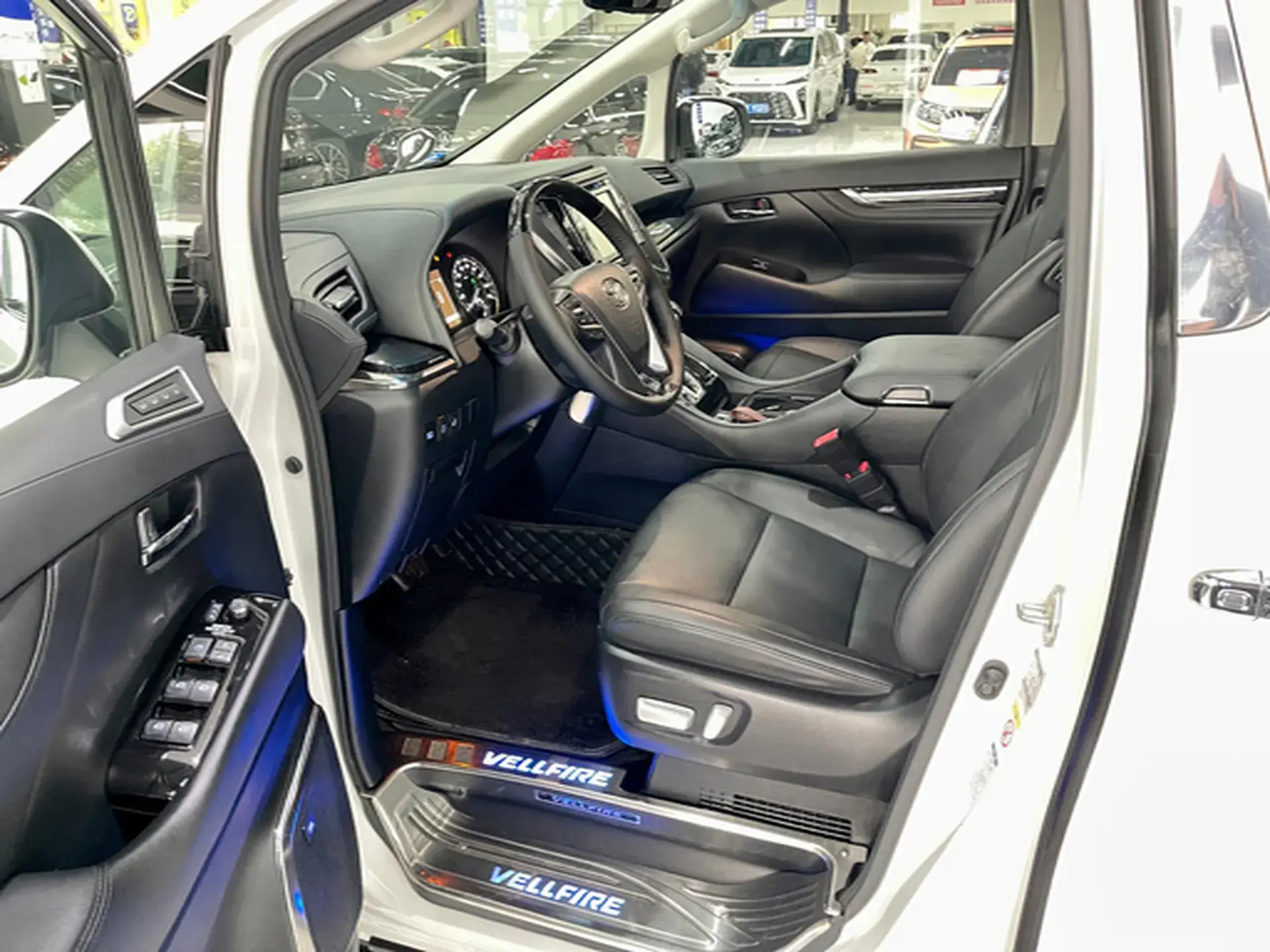 2019 TOYOTA VELLFIRE thumbnail 4