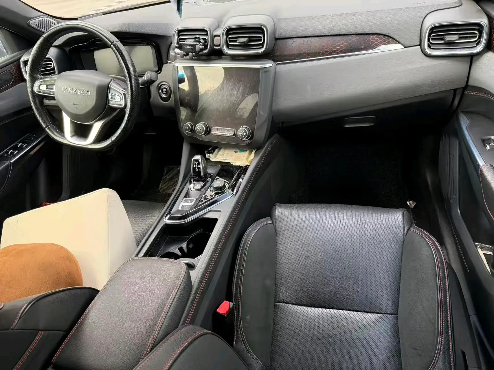 2018 LYNK&CO 03 thumbnail 4