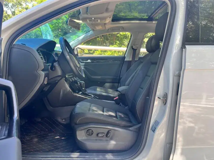 2022 VOLKSWAGEN T-ROC thumbnail 4