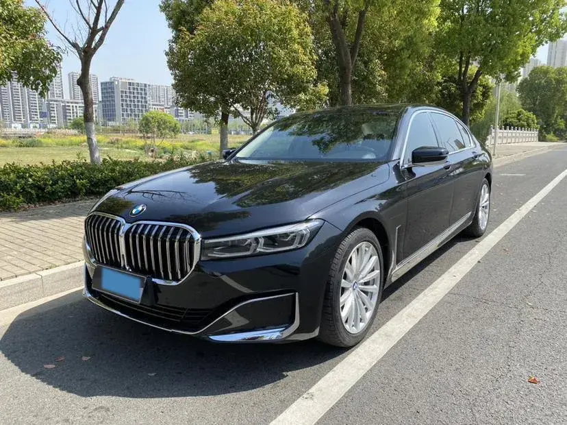 2021 BMW 7 view 1