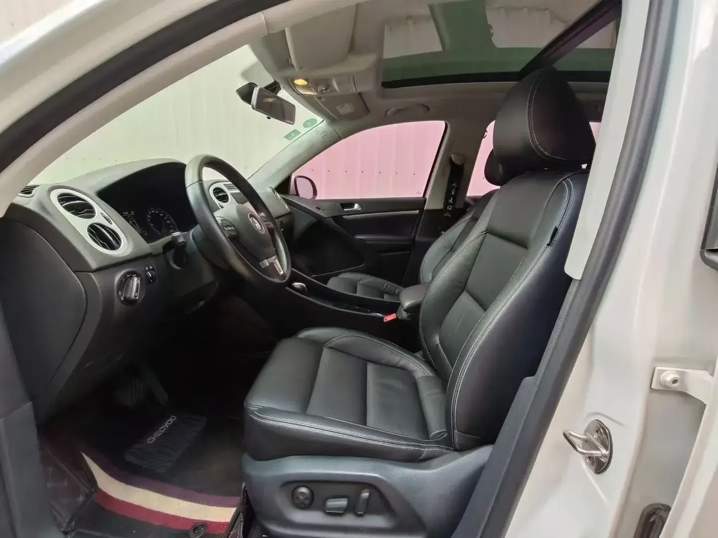 2016 VOLKSWAGEN TIGUAN thumbnail 3