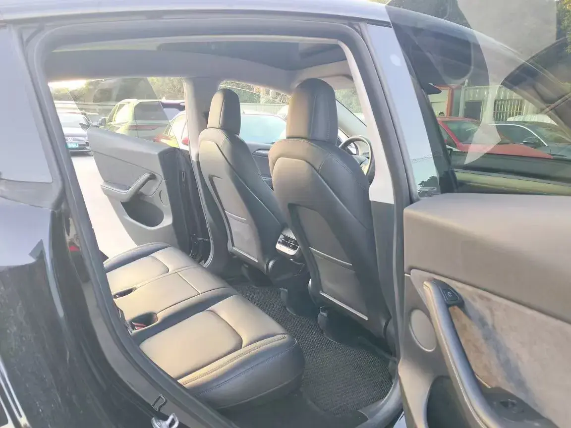 2021 TESLA MODEL thumbnail 4