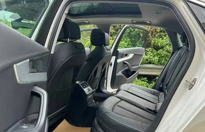 2020 AUDI A4L thumbnail 3