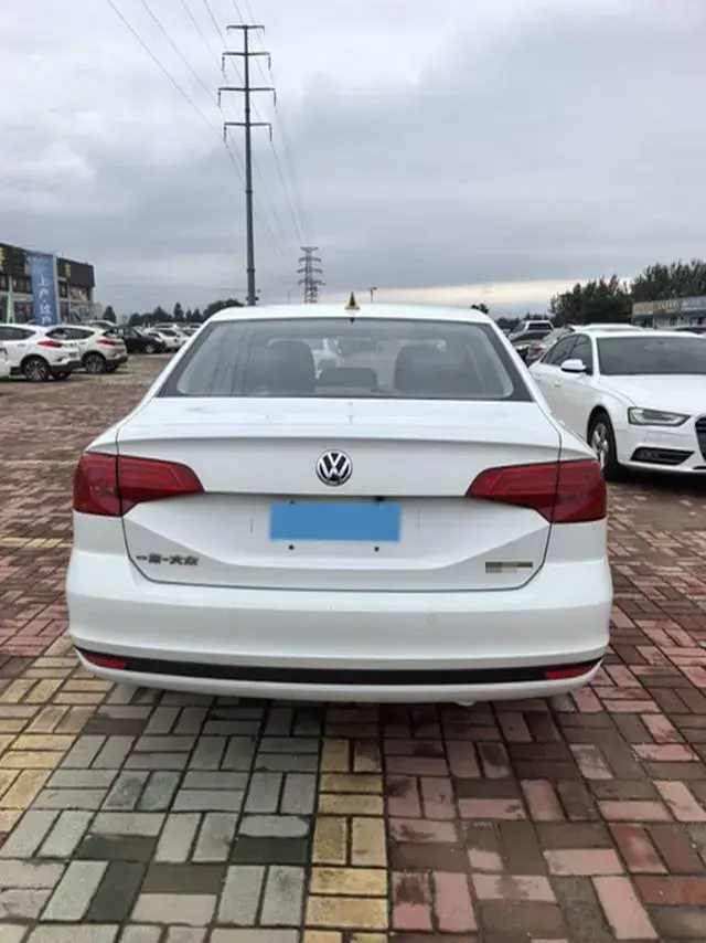 2018 VOLKSWAGEN BORA thumbnail 4