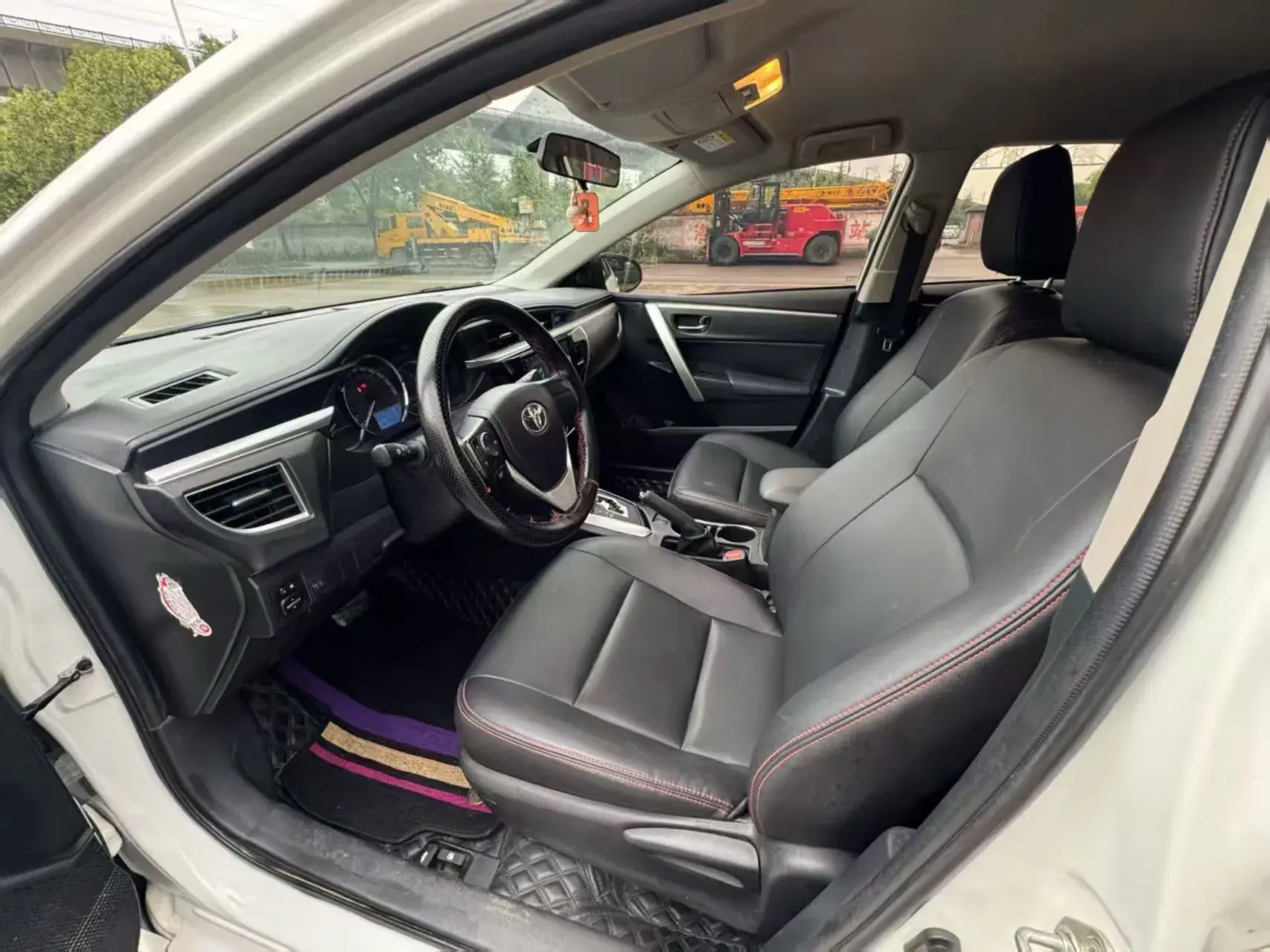 2017 TOYOTA COROLLA thumbnail 4