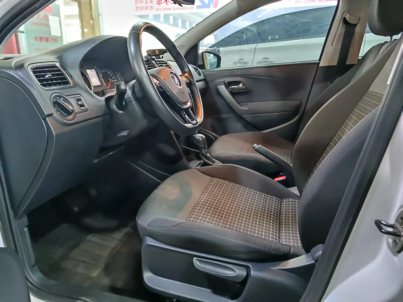 2018 VOLKSWAGEN POLO thumbnail 4