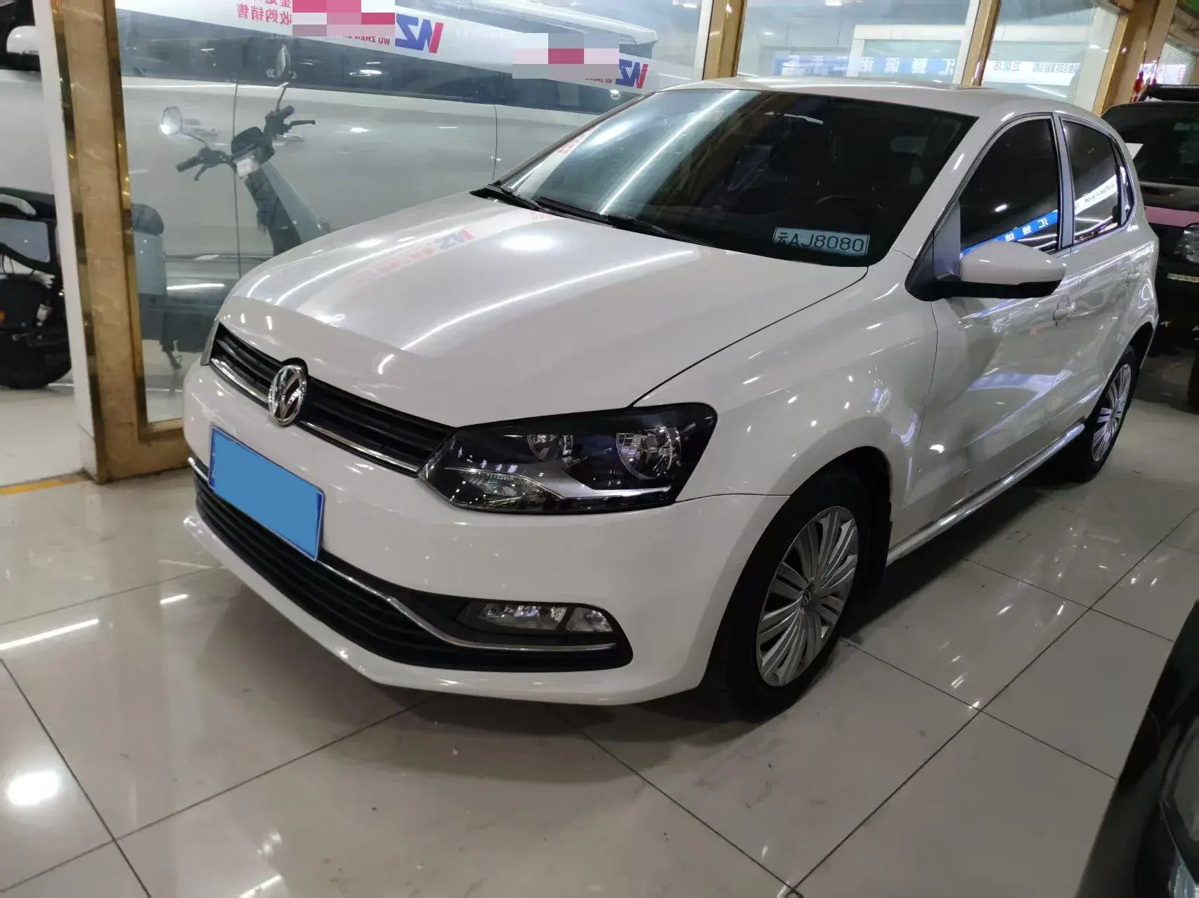 2018 VOLKSWAGEN POLO view 1