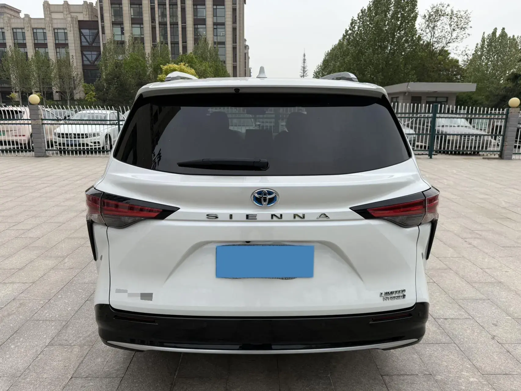 2023 TOYOTA SIENNA thumbnail 4