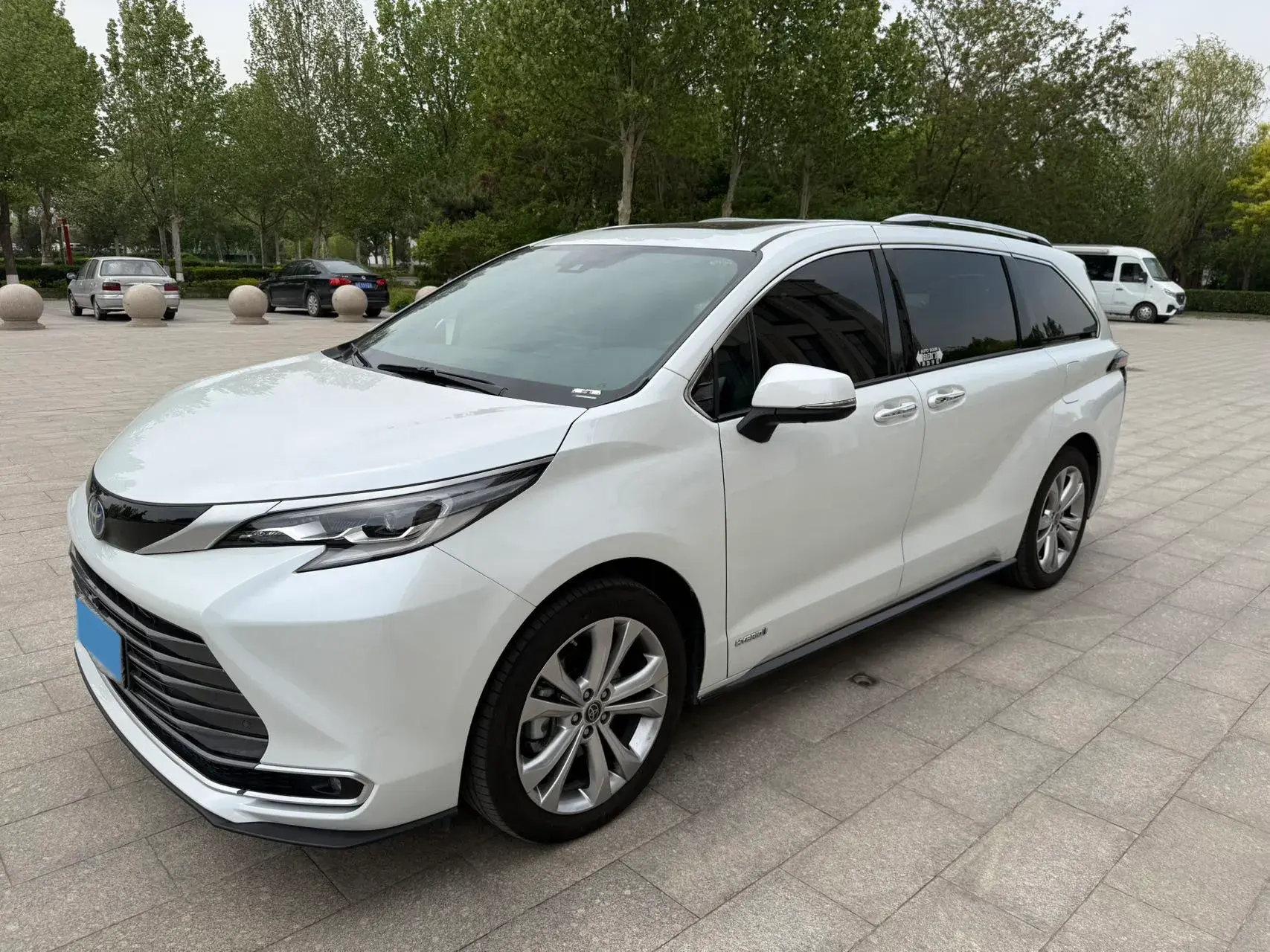 2023 TOYOTA SIENNA view 1