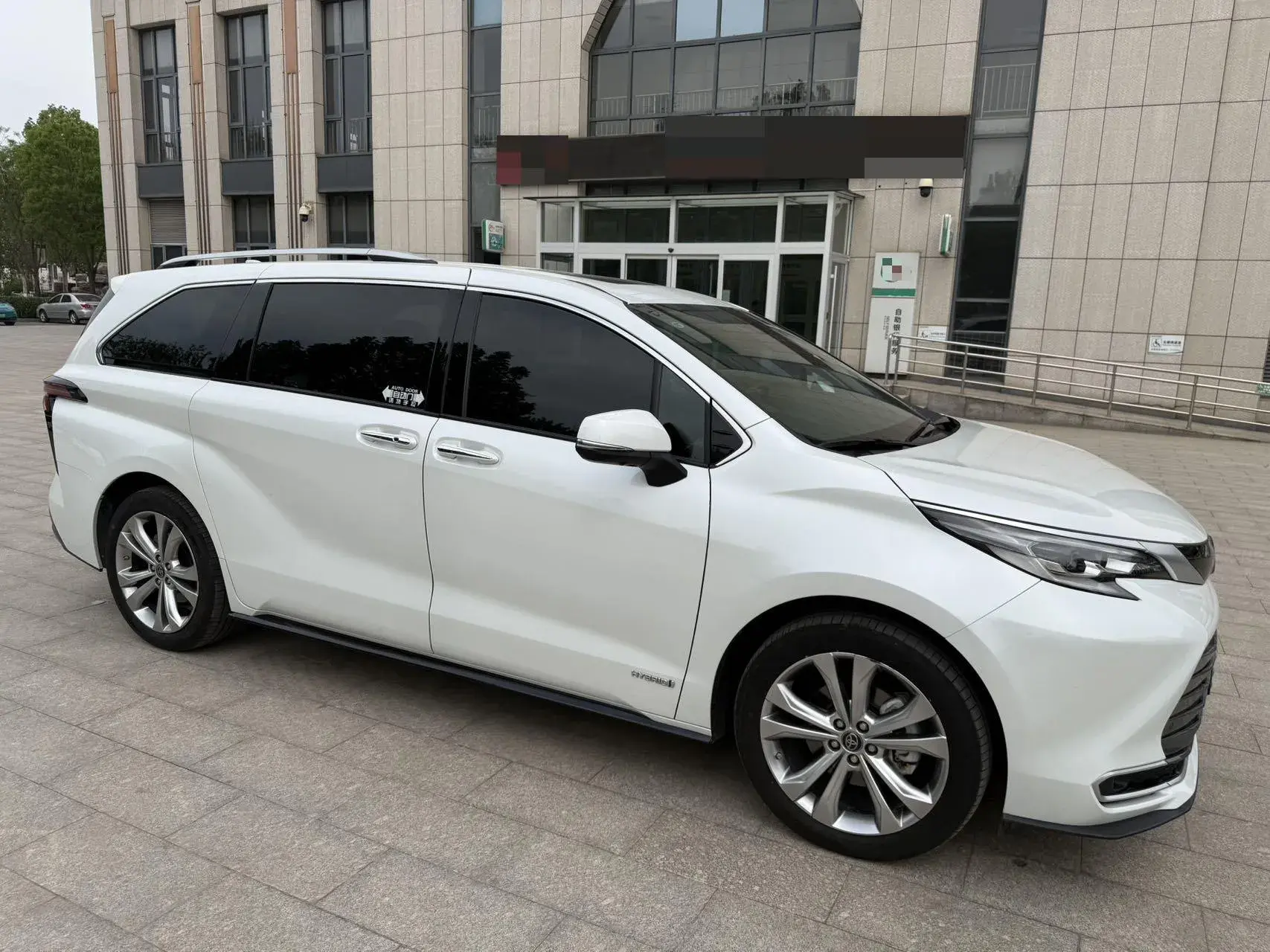 2023 TOYOTA SIENNA thumbnail 3