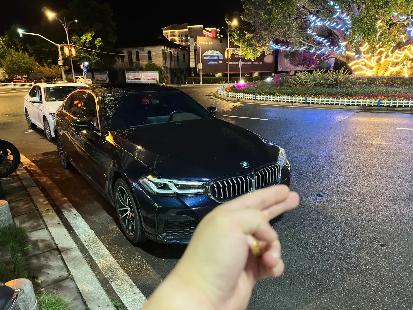 2022 BMW 5 thumbnail 2