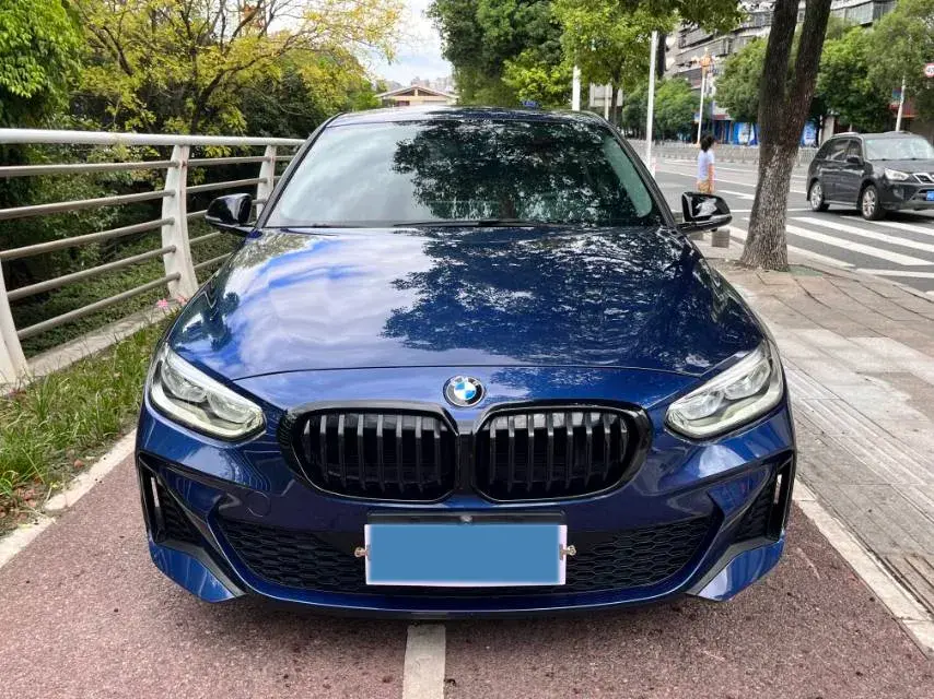 2023 BMW 1 thumbnail 2