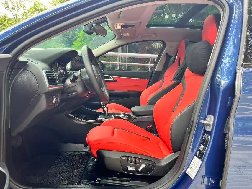 2023 BMW 1 thumbnail 4