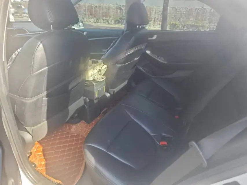 2017 HYUNDAI REINA thumbnail 2