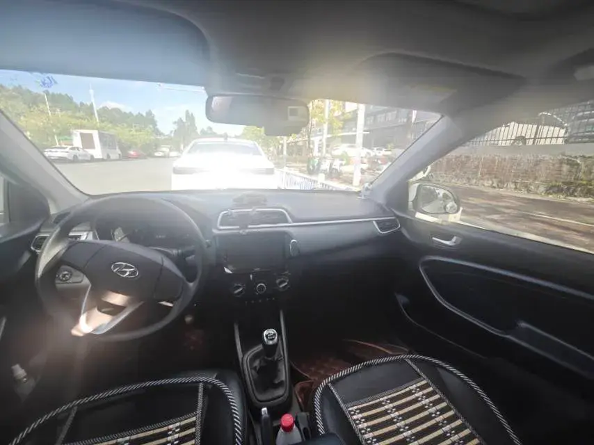 2017 HYUNDAI REINA thumbnail 4