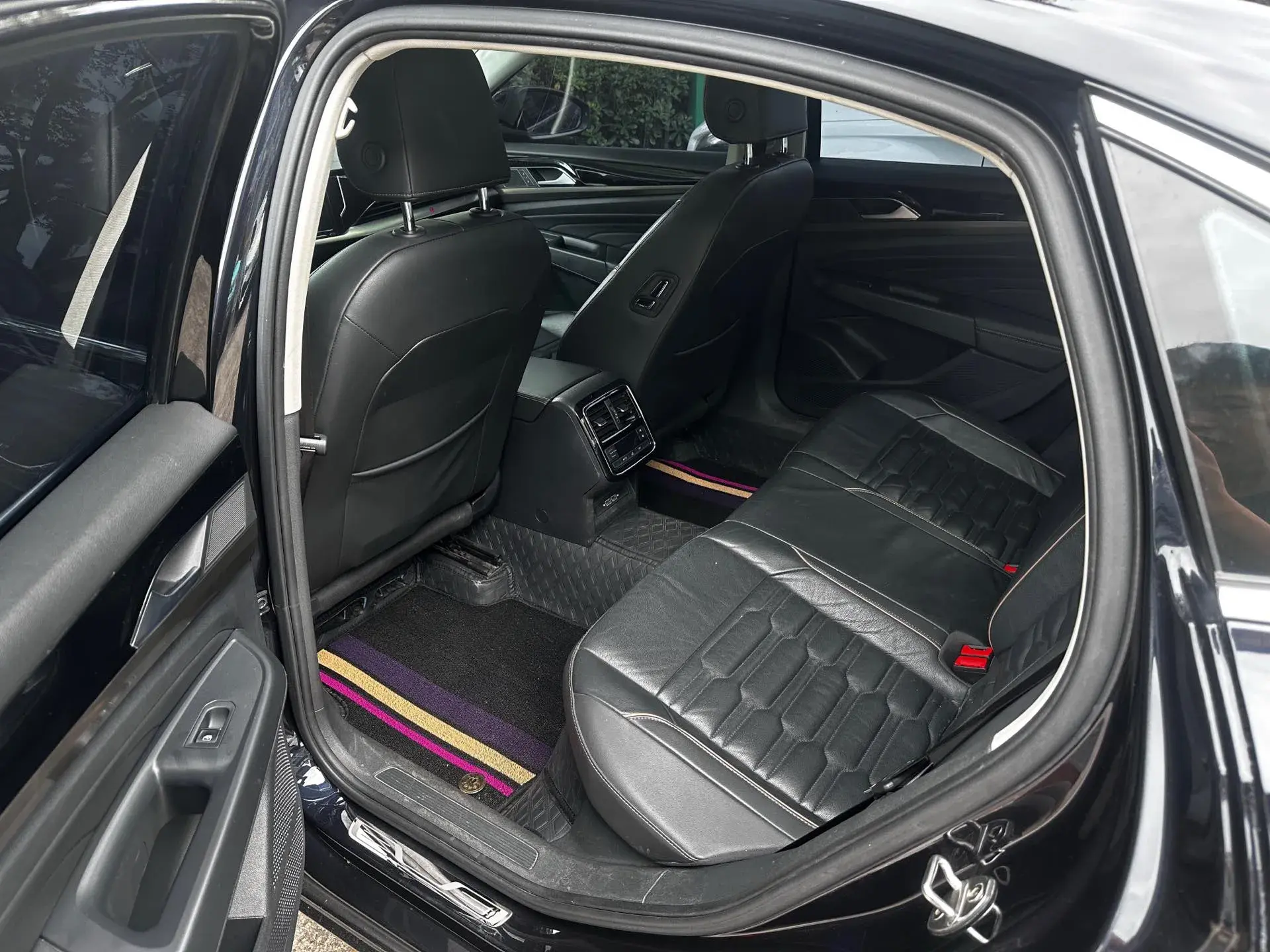 2019 VOLKSWAGEN PASSAT thumbnail 3