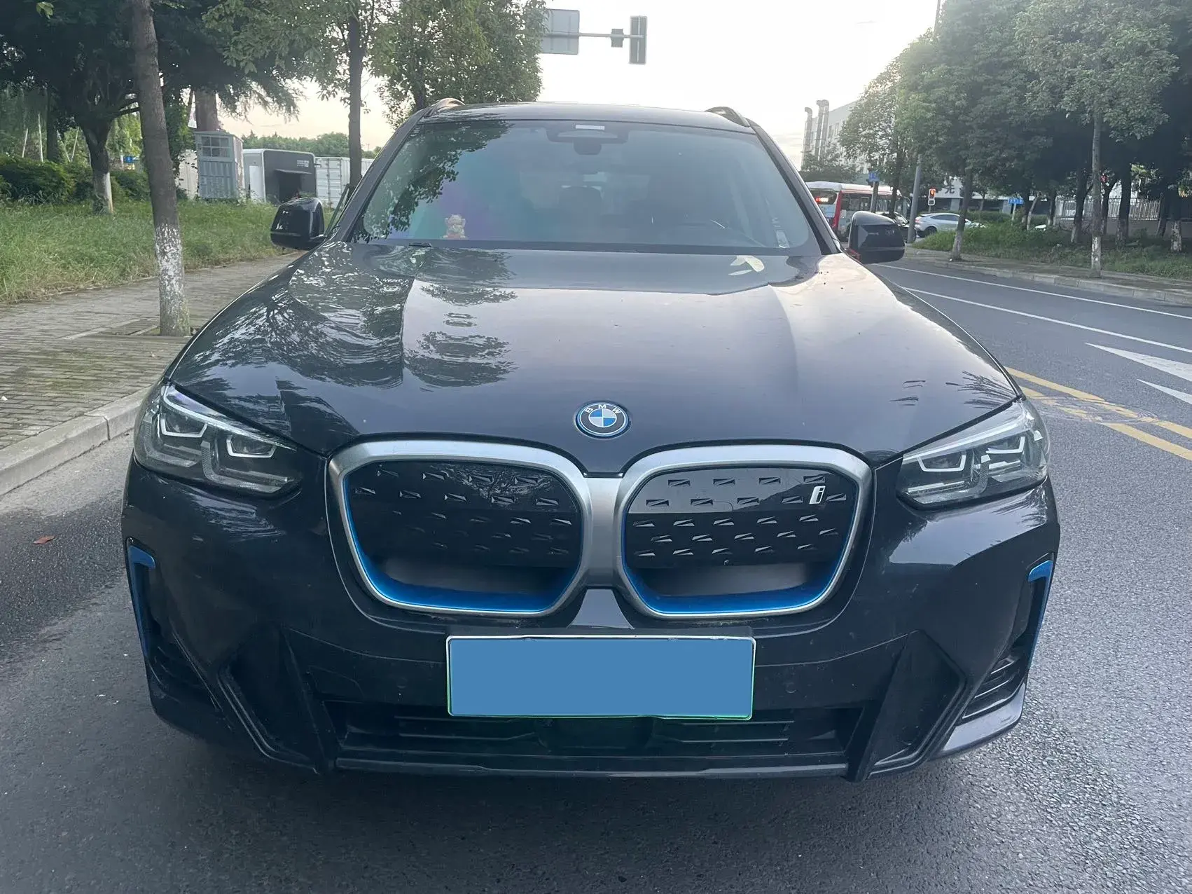 2022 BMW IX3 thumbnail 2