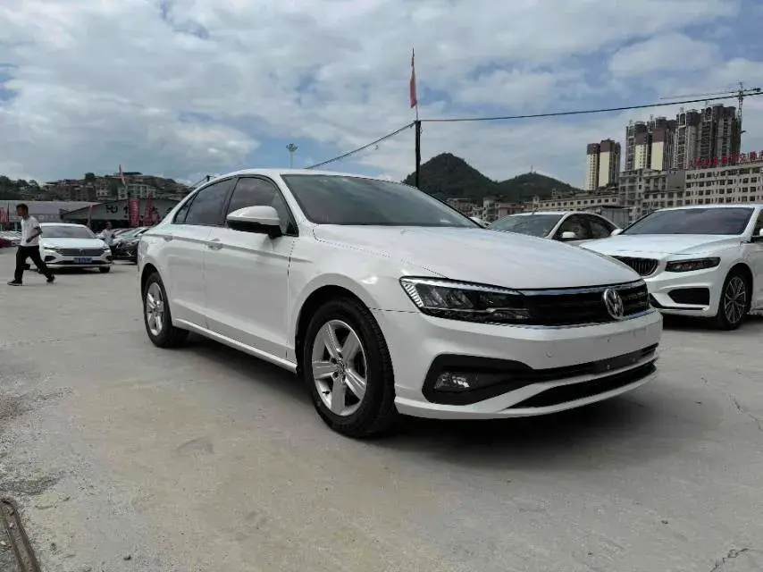 2021 VOLKSWAGEN LAMANDO thumbnail 3