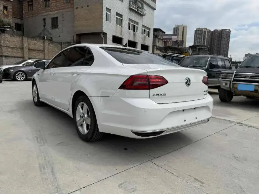 2021 VOLKSWAGEN LAMANDO thumbnail 4