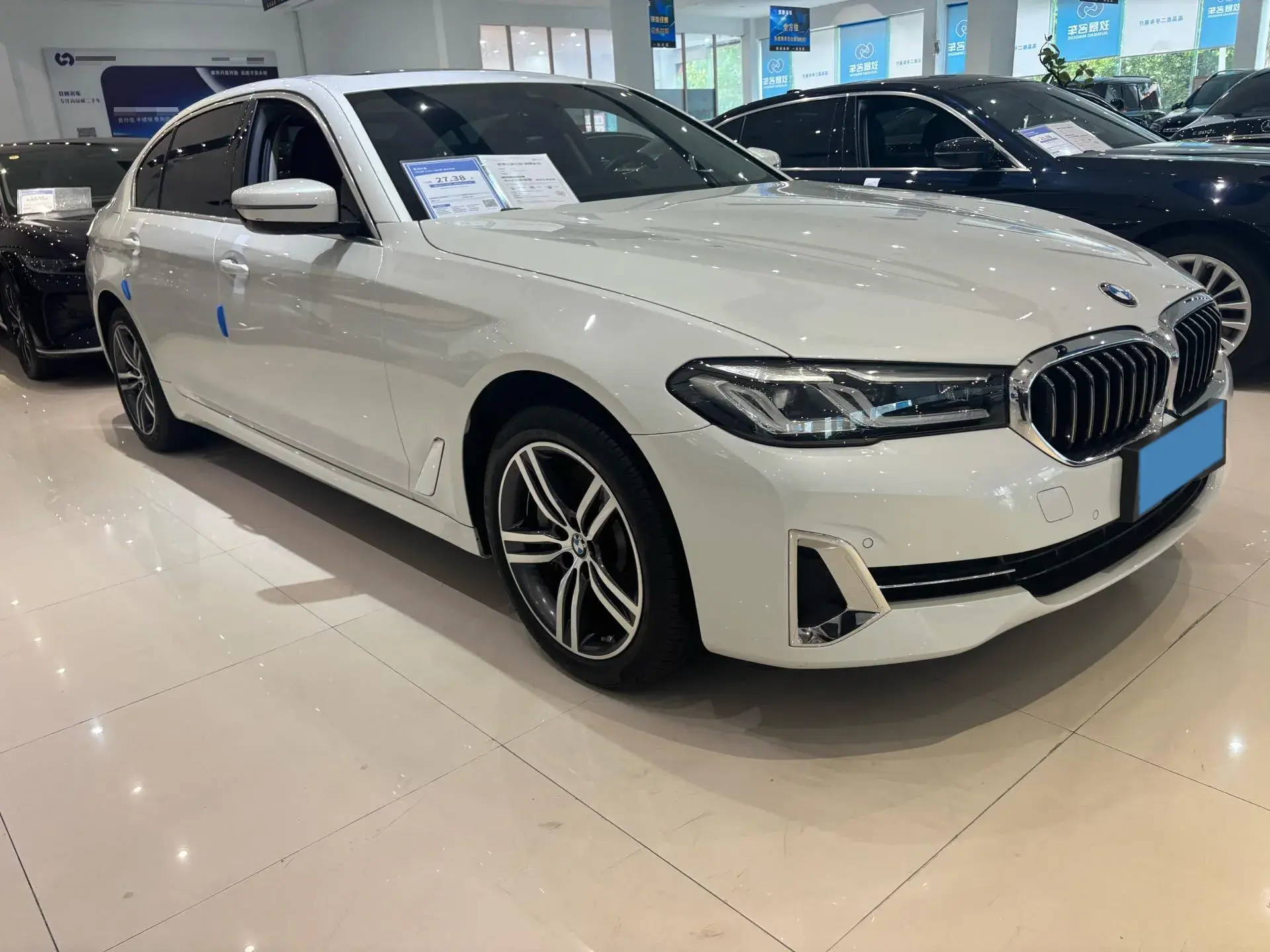 2023 BMW 5 thumbnail 3