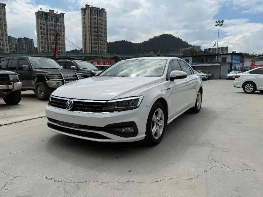 2021 VOLKSWAGEN LAMANDO view 1