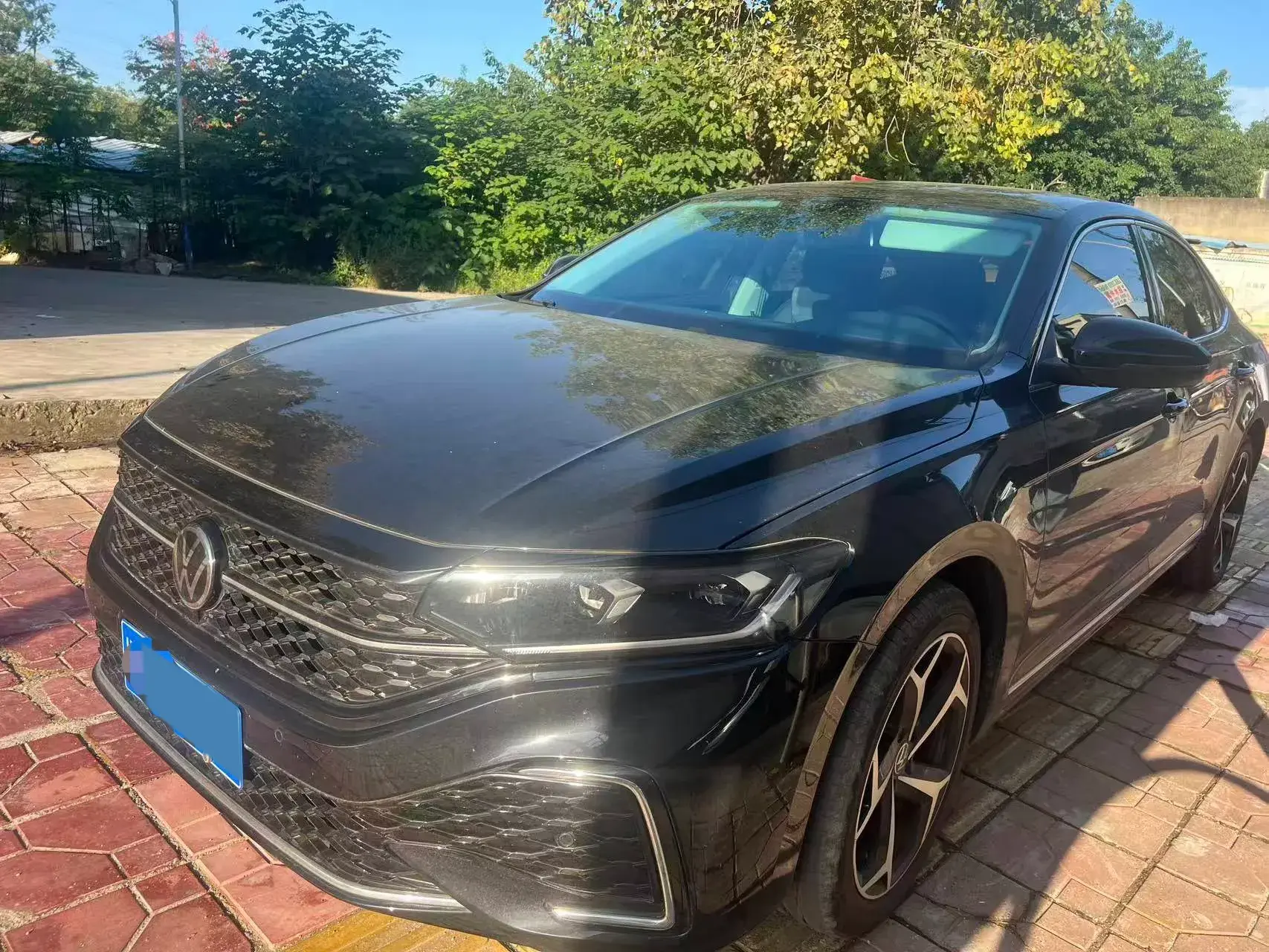 2025 VOLKSWAGEN PASSAT view 1