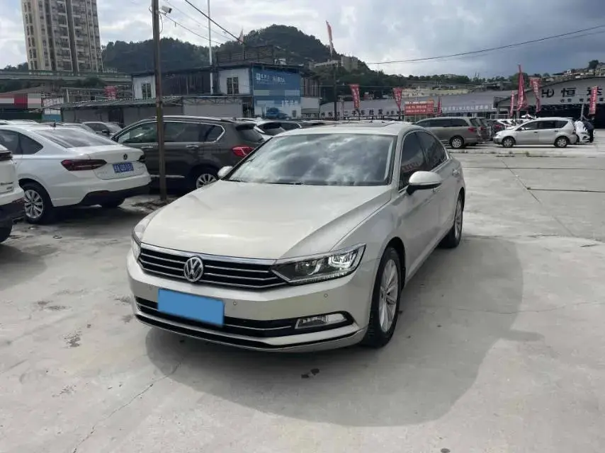 2019 VOLKSWAGEN MAGOTAN view 1