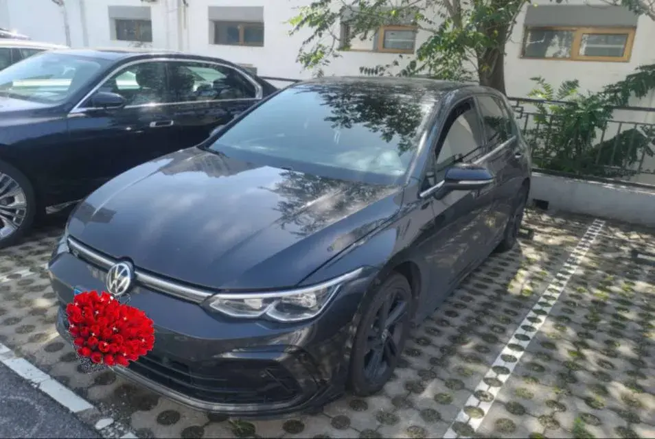 2021 VOLKSWAGEN GOLF view 1