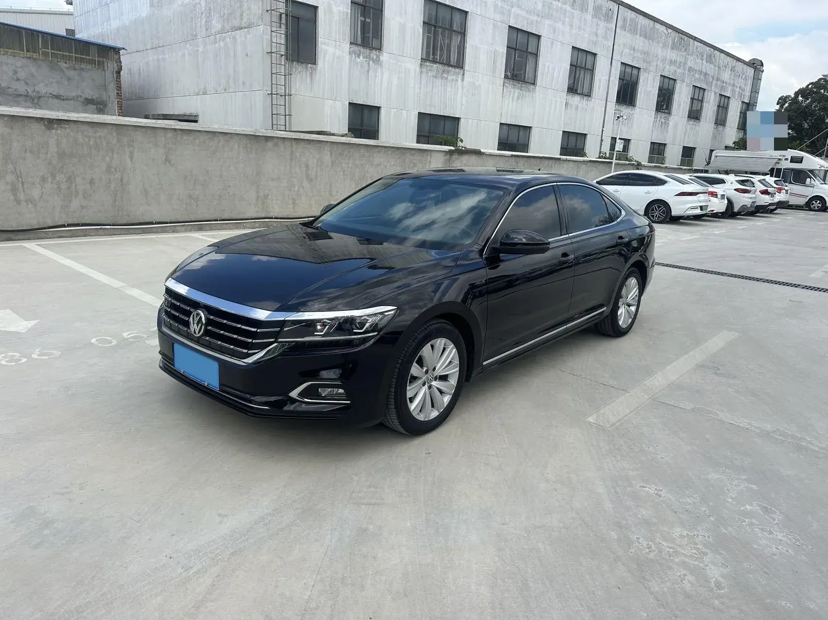 2019 VOLKSWAGEN PASSAT view 1