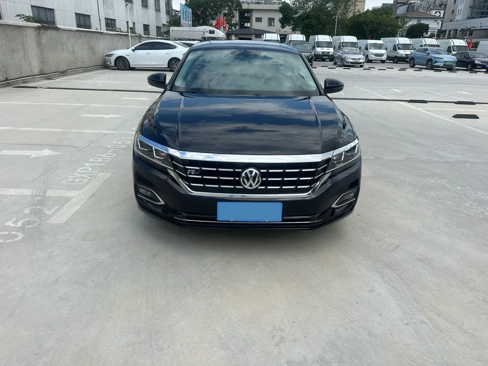 2019 VOLKSWAGEN PASSAT thumbnail 2