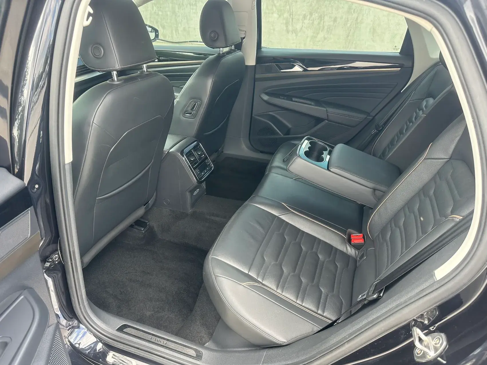 2019 VOLKSWAGEN PASSAT thumbnail 4