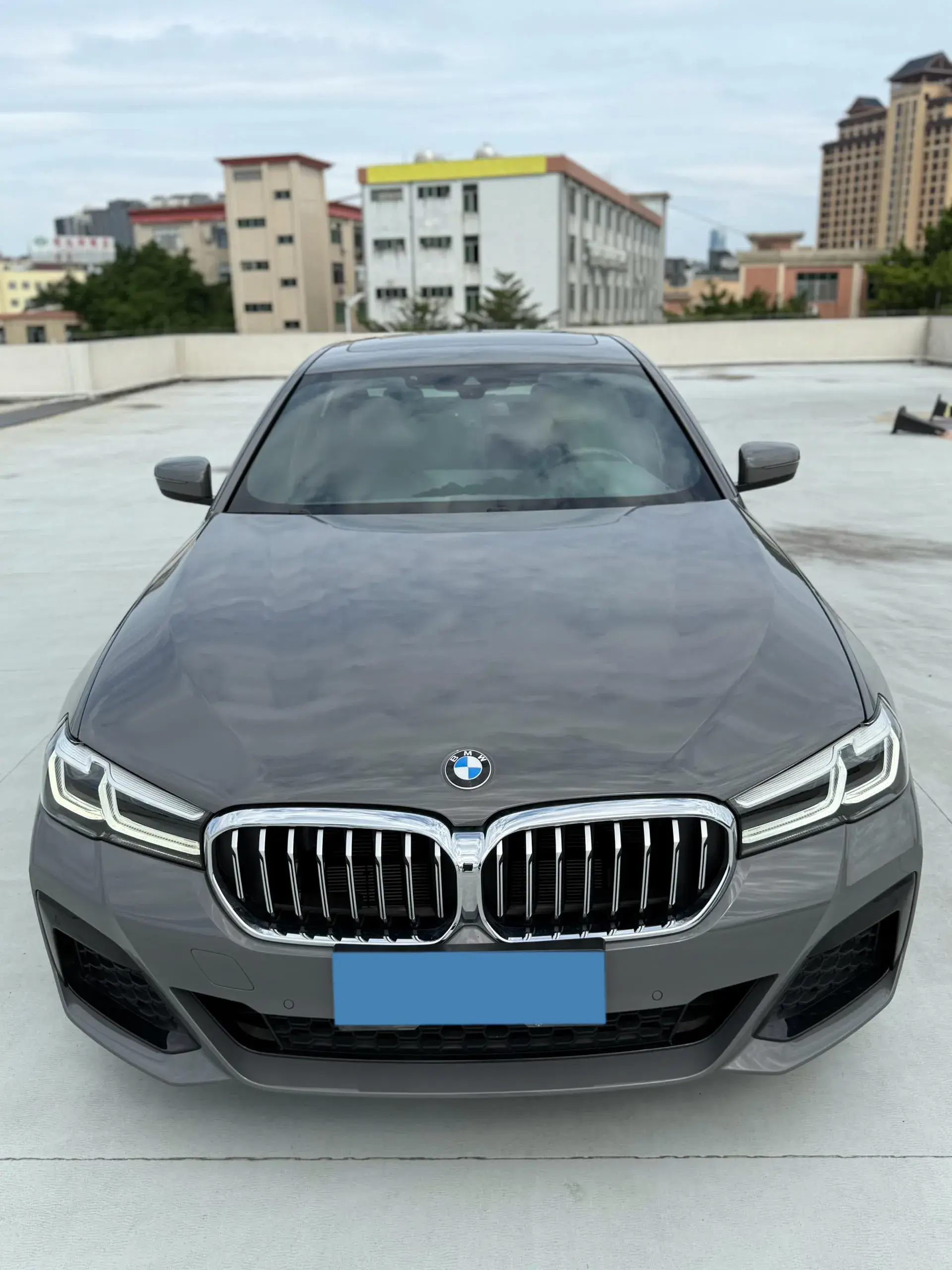 2021 BMW 5 thumbnail 3