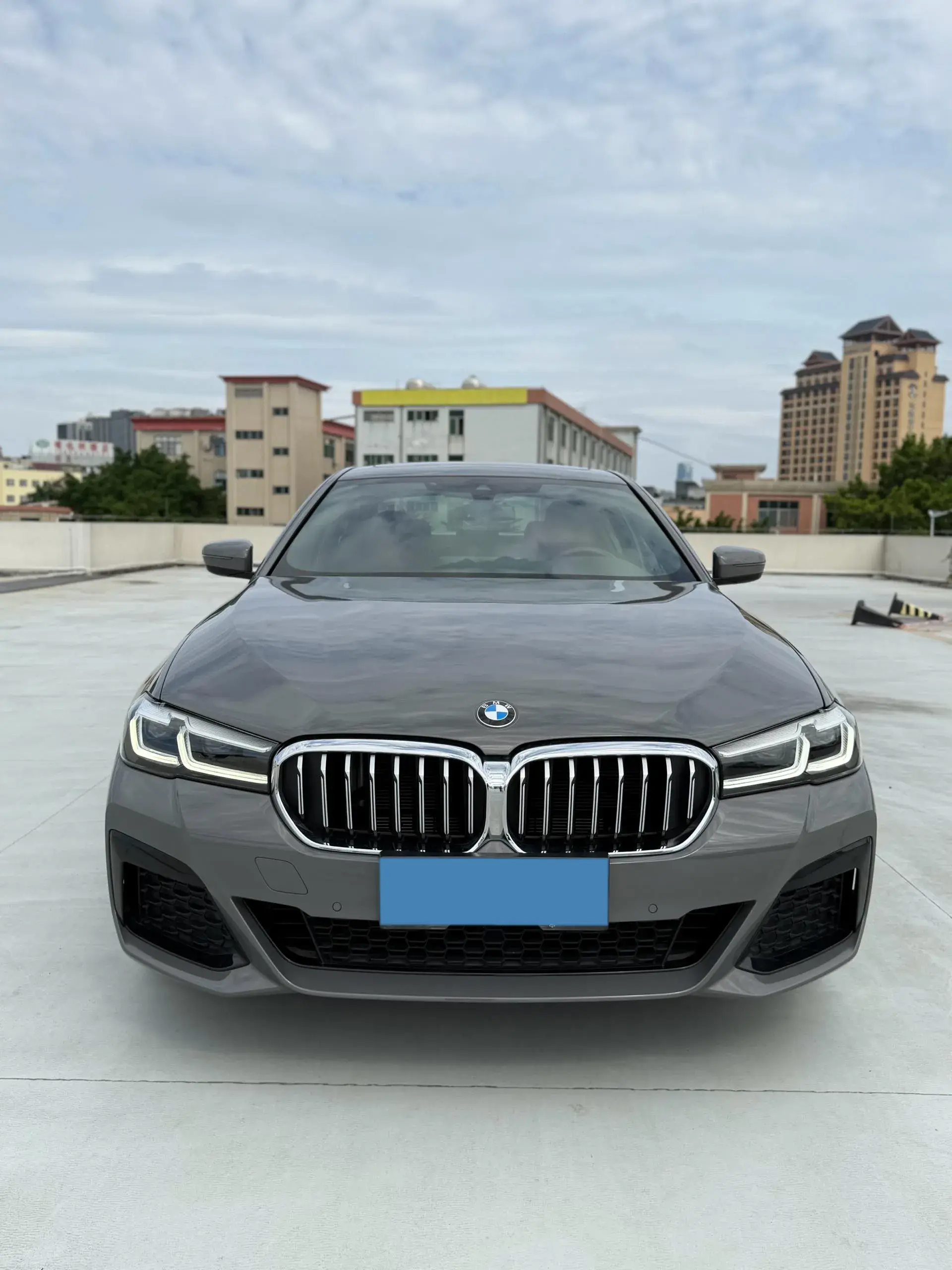 2021 BMW 5 thumbnail 2