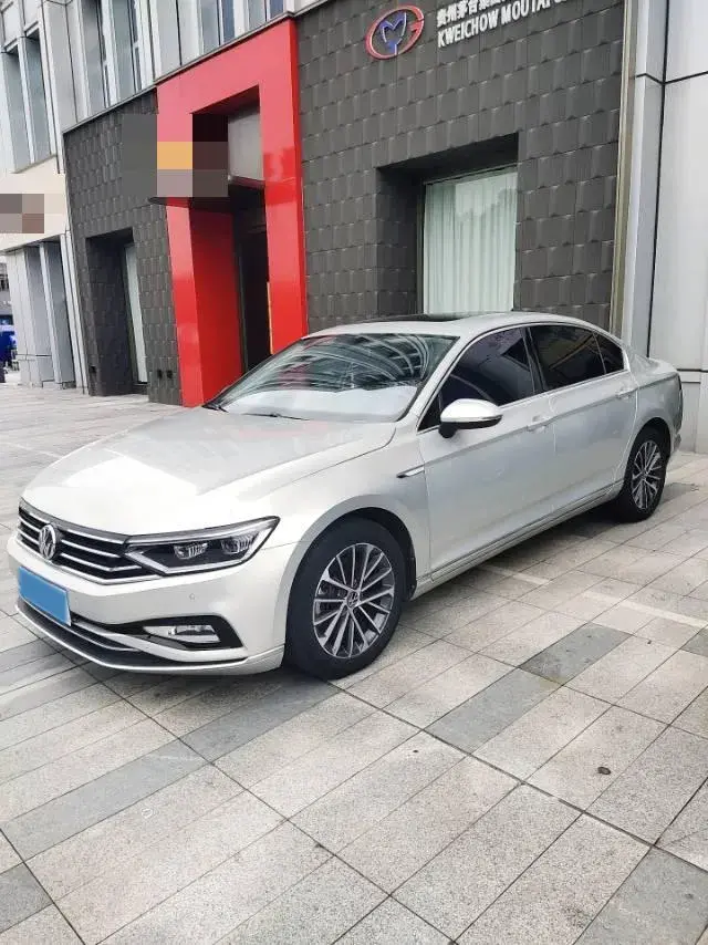 2020 VOLKSWAGEN MAGOTAN view 1