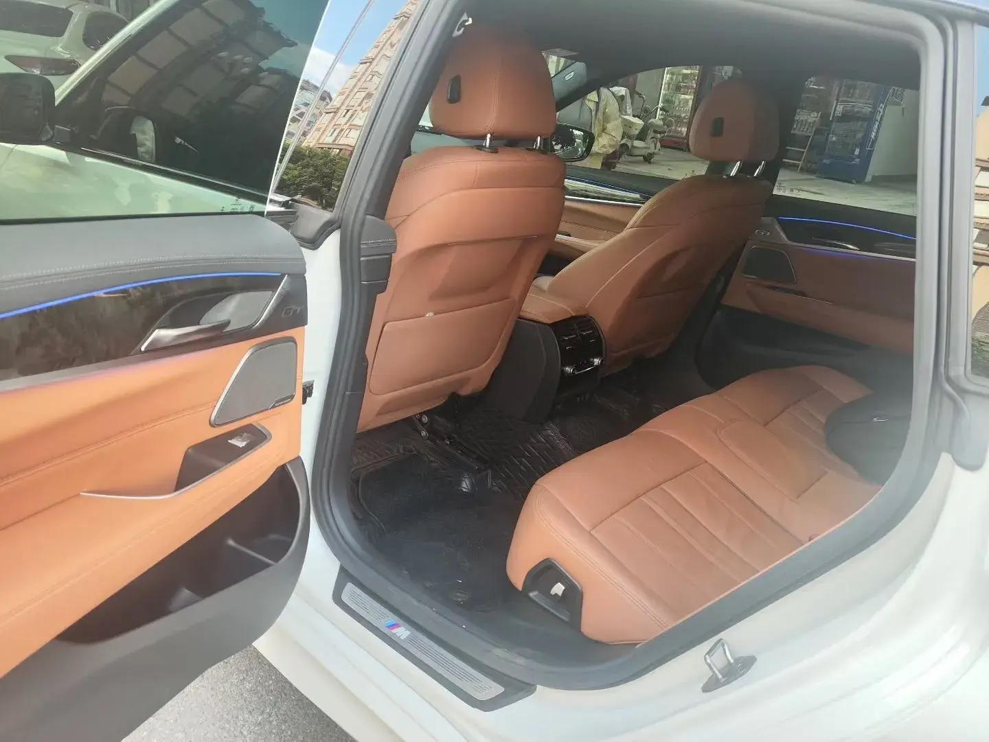 2022 BMW 6 thumbnail 3