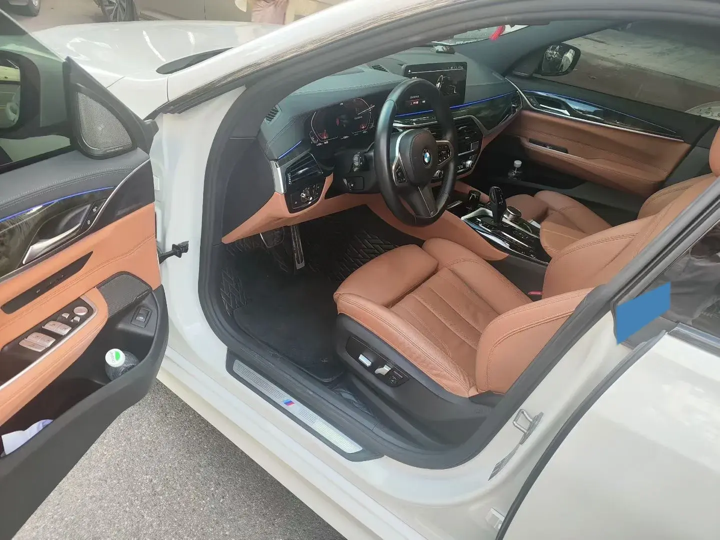 2022 BMW 6 thumbnail 2