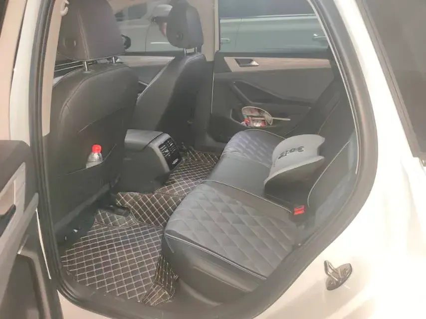 2024 VOLKSWAGEN SAGITAR thumbnail 4